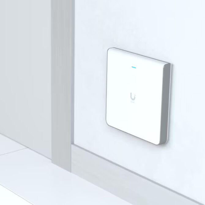 Ubiquiti U6 Enterprise In-Wall WiFi 6E pristupna točka - Image 2